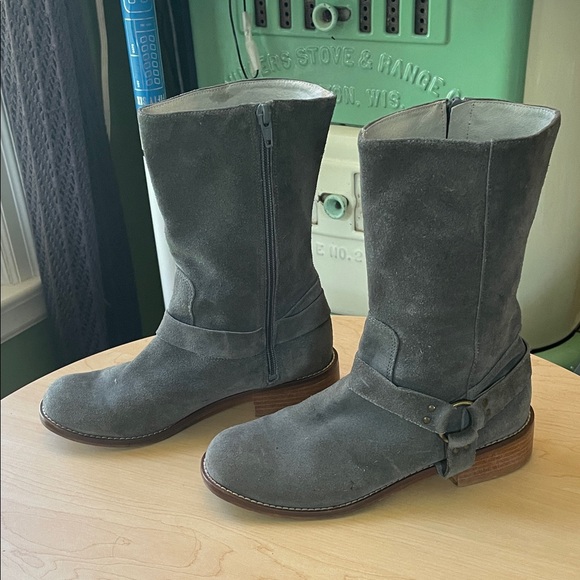Elegant Charcoal Suede Heeled Boots - Picture 1 of 8